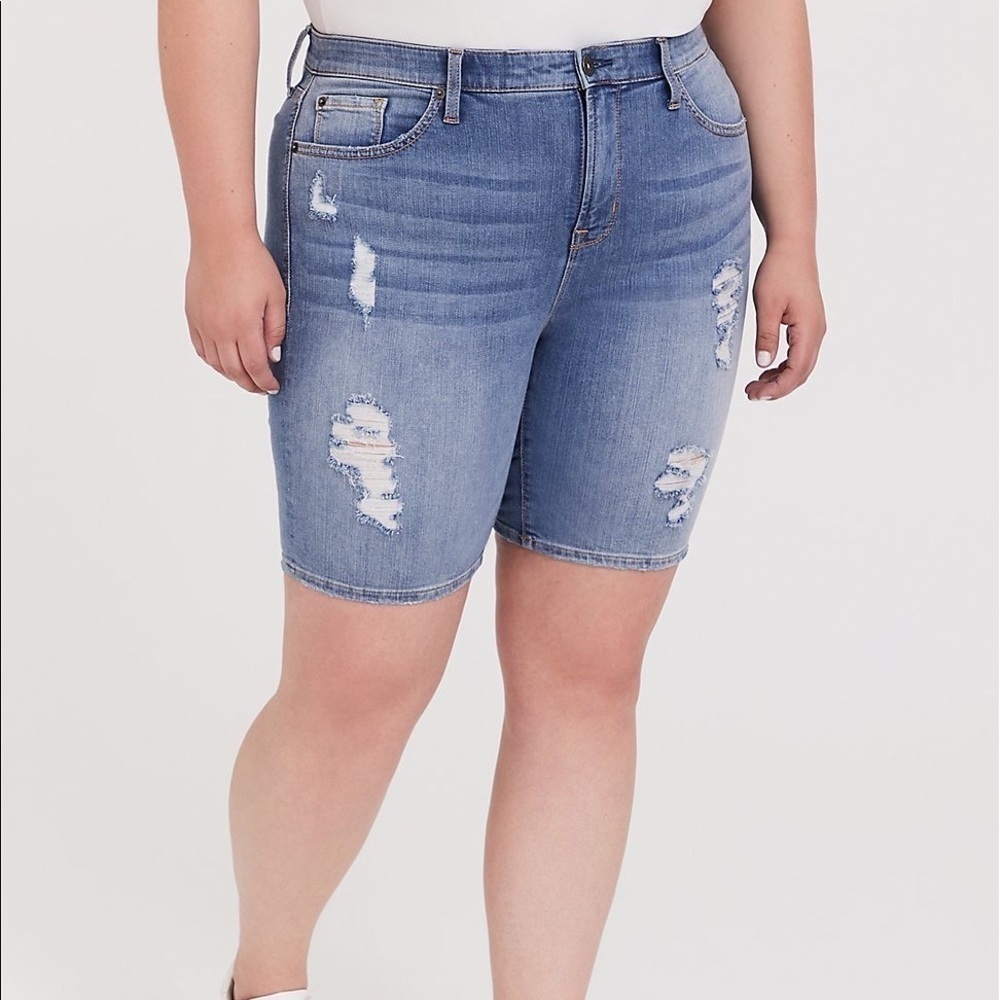 Torrid Sky High Skinny First At Fit Distressed Blue Denim Shorts Women's Size 12